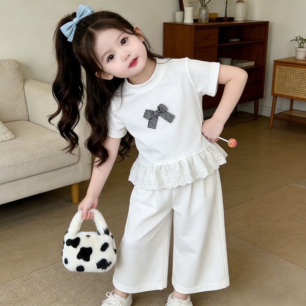 ชุดเด็กผู้หญิงฤดูร้อน เสื้อยืดแขนสั้นลายโบว์ กางเกงขาบานผ้าลูกไม้ สองชิ้นสีขาว Swoan111.th