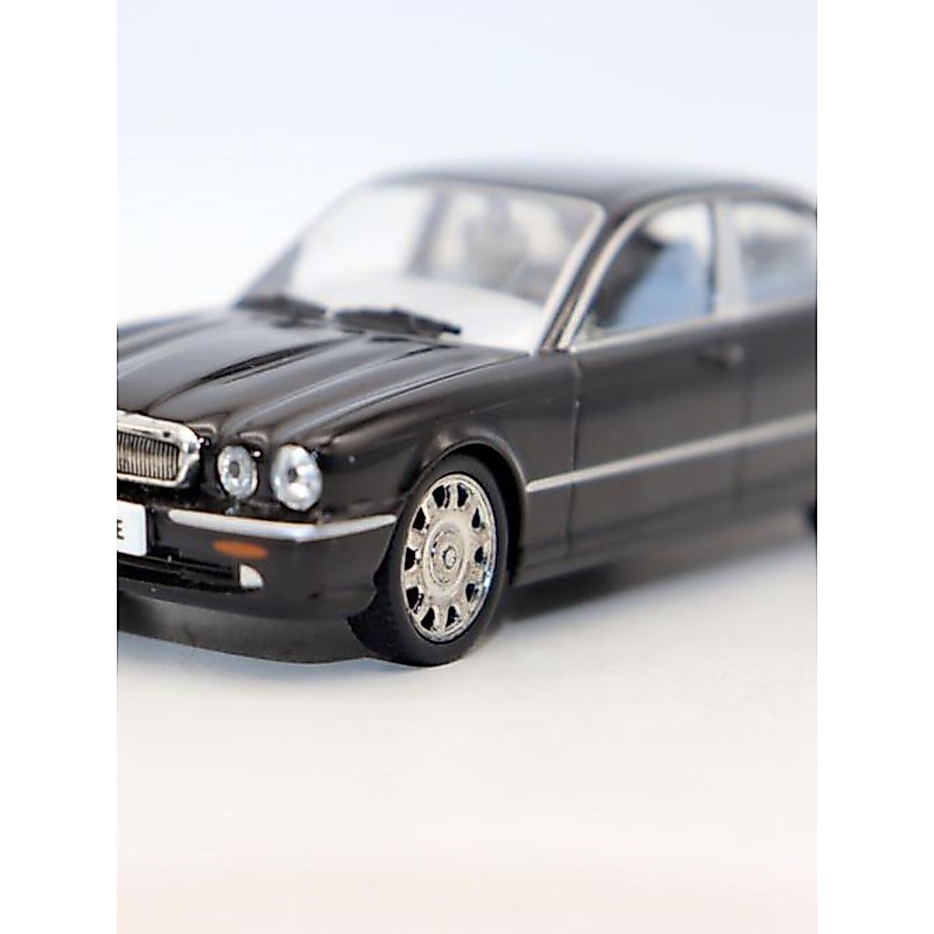 [โมเดลรถพร้อมสต็อก] 1/43 รถโลหะผสม JagUuar Daimler JagUuar Daimler JagUuler Daimler การตกแต่งโมเดลรถ