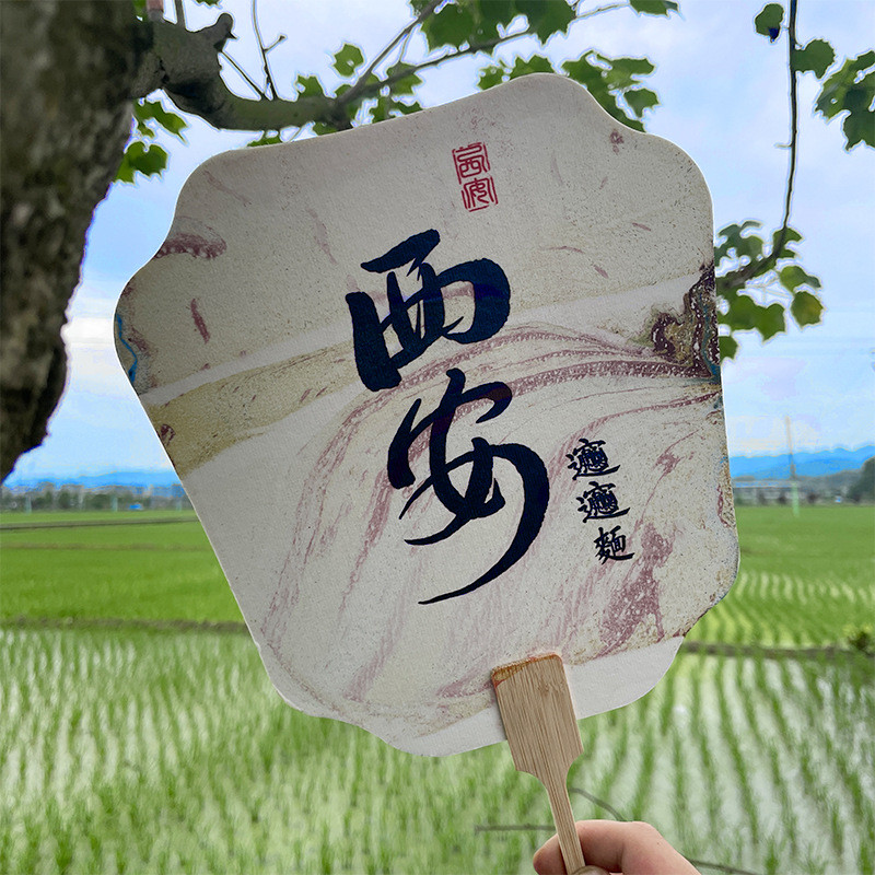 Lacquer Fan Lacquer Lacquer พัดลมพิเศษภาพวาดการประดิษฐ์ตัวอักษร c Group Fan City Clocking Travel Vie