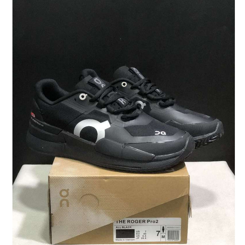 รองเท้าเทนนิส Roger Pro 2 สำหรับสนามดิน ออกแบบร่วมกับ Roger Federer