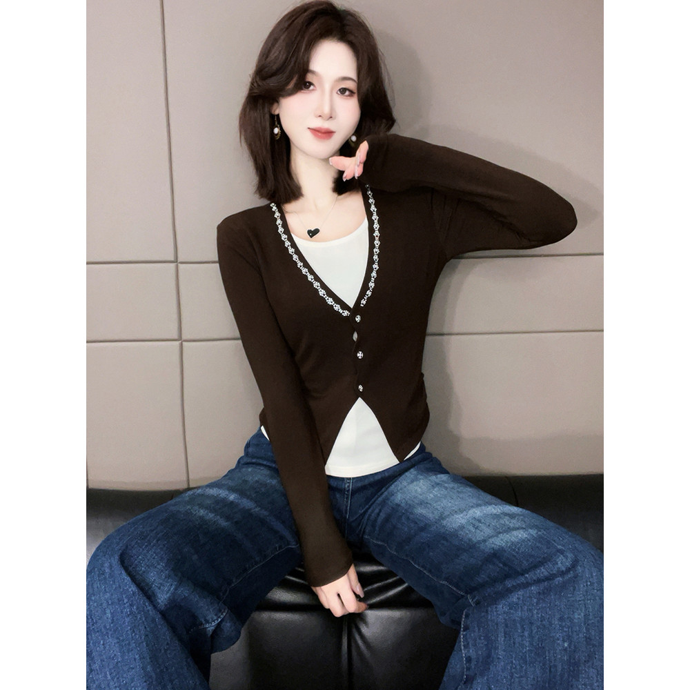 Mi Mi Qiu ใหม่แฟชั่นปลอมสองชิ้นเอวจีบ Crewneck ผู้หญิงแขนยาวฐานเสื้อด้านบน 34gt888.vn20251022133251