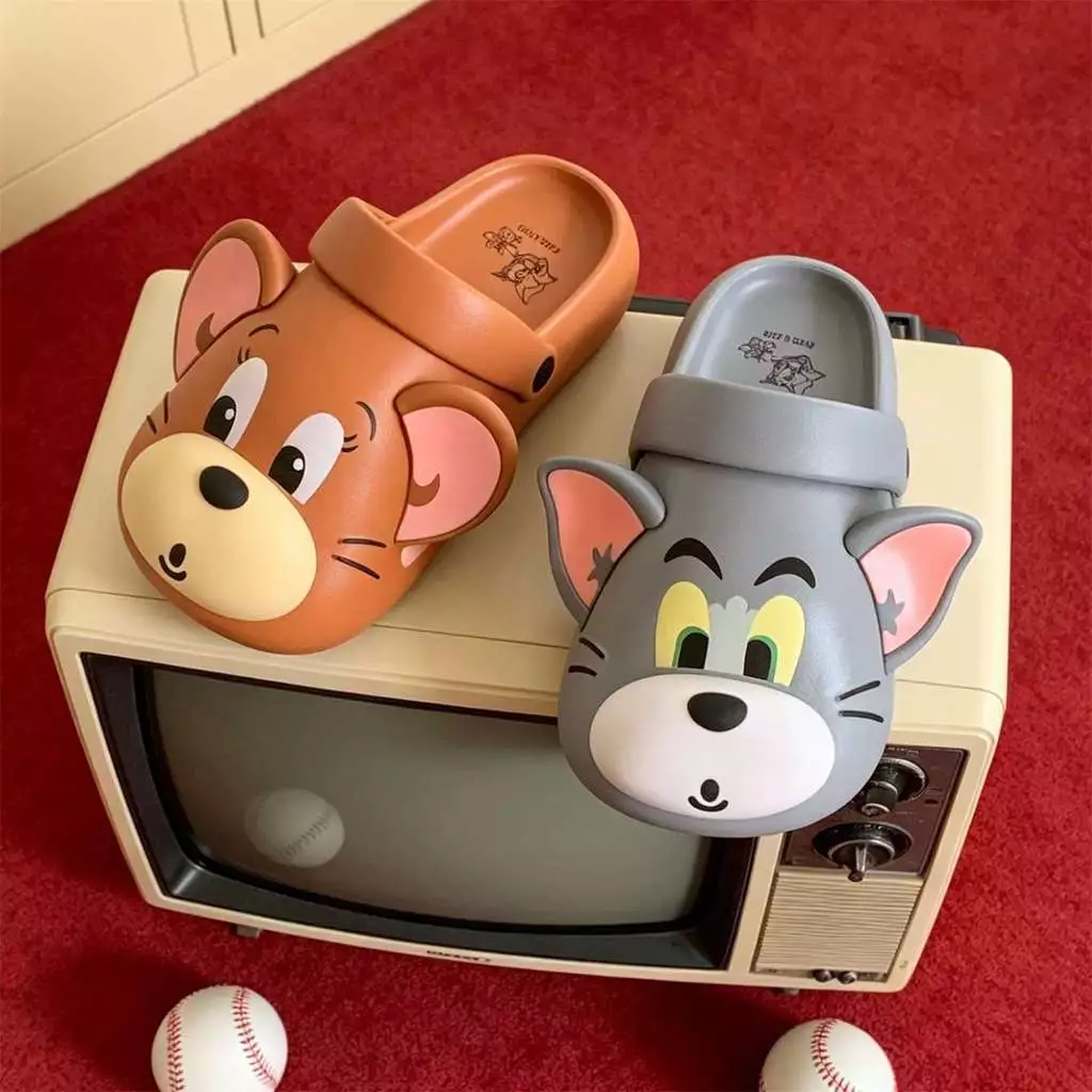 รองเท้าแตะหัวโต Tom and Jerry ของแท้ ลายการ์ตูนแมวและเมาส์ พื้นโค้ง กันลื่น แบบสวม ใส่นอกบ้านหน้าร้อน สำหรับชายหญิง