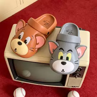 รองเท้าแตะหัวโต Tom and Jerry ของแท้ ลายการ์ตูนแมวและเมาส์ พื้นโค้ง กันลื่น แบบสวม ใส่นอกบ้านหน้าร้อน สำหรับชายหญิง