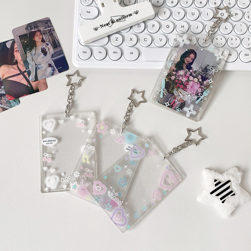 พวงกุญแจเคสการ์ด เฟรมการ์ด วัสดุอะคริลิกใส ลายหัวใจดาว ใส่บัตร 3 นิ้ว มีพวงกุญแจดาวน่ารัก Kpop สายวาย รูปที่ 4