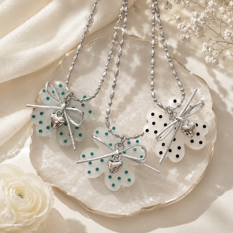 เกาหลี INS Polka Dot Four-leaf Clover สร้อยคอโบว์สําหรับผู้หญิง Minimalist Niche ยาว High-end ออกแบบเครื่องประดับอุปกรณ์เสริม