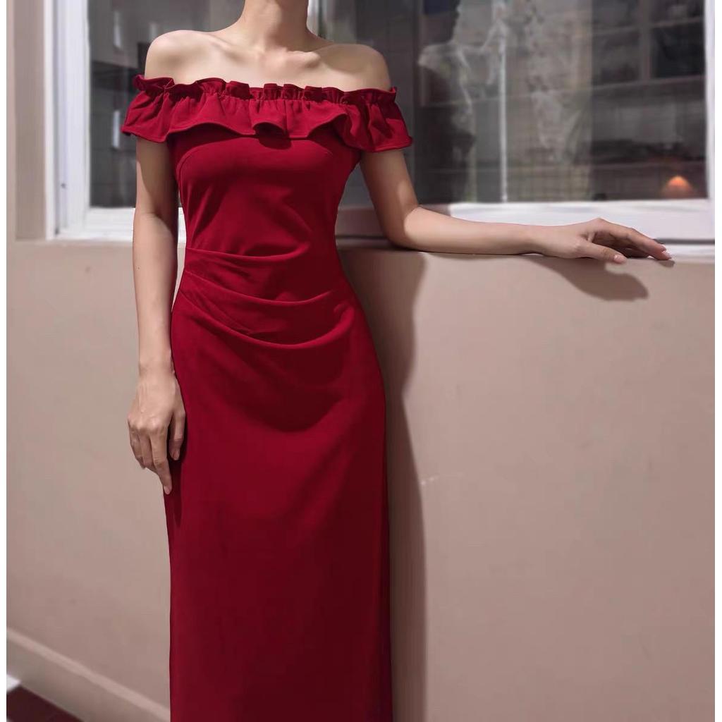 【ใส่ออกงานสุดหรู】เดรสเปิดไหล่สีแดง ชุดงานแต่ง เดรสยาวเข้ารูปย่นเอว แต่งระบาย ชุดเพื่อนเจ้าสาว พลัสไซส์