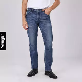 WRANGLER กางเกงยีนส์ผู้ชาย เอวกลาง ทรงตรง รุ่น WR SC26MGREC01 - สียีนส์กลาง