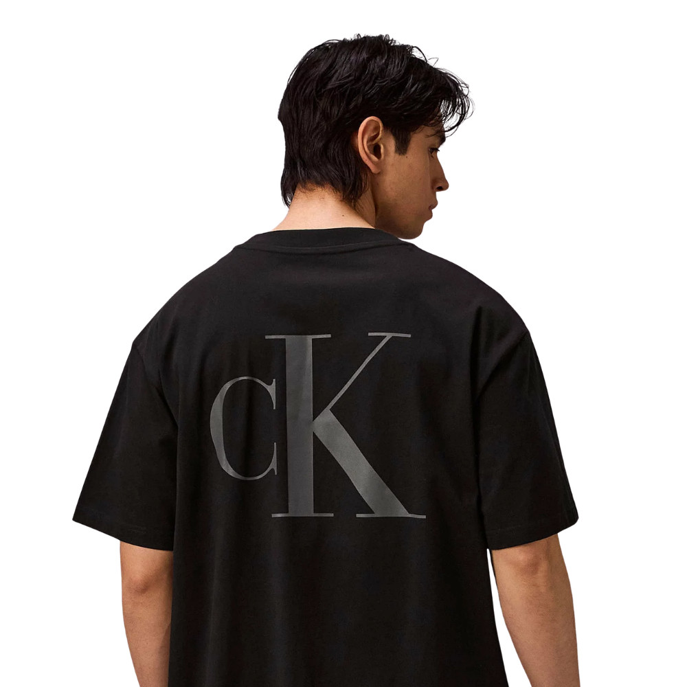 CALVIN KLEIN تيشيرت رجالي Back Monogram Logo Relaxed — صورة 3