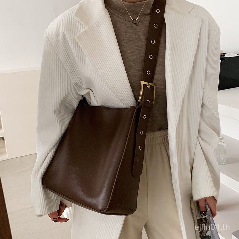 ของใช้แนะนํา ⭐ ความจุขนาดใหญ่กระเป๋าหญิงกระเป๋า 2025 สไตล์ใหม่อินเทรนด์ High-End Texture One-Shoulde