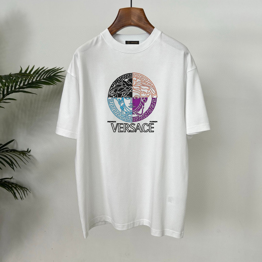 Versace tee/Versace เยืดพิมพ์แขนสั้นผู้ชายผู้หญิงเสื้อยืดหลวมเยืดแขนสั้นด้านนอกเสื้อ High-End เสื้อก