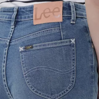 LEE กางเกงยีนส์ผู้หญิง เอวสูง ทรงเข้ารูป รุ่น LE S126WSLIN13 สียีนส์กลาง
