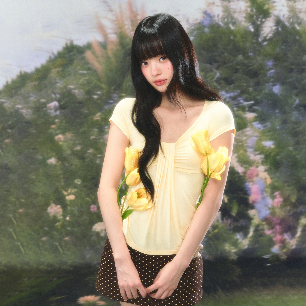 เสื้อยืดแขนสั้นคอยูสีเหลือง พับลอนหน้าอก ผ้านุ่มใส่สบาย ทรงกระชับ หวานอ่อนโยน ใส่ได้หลายลุค Summer66 weekendhub