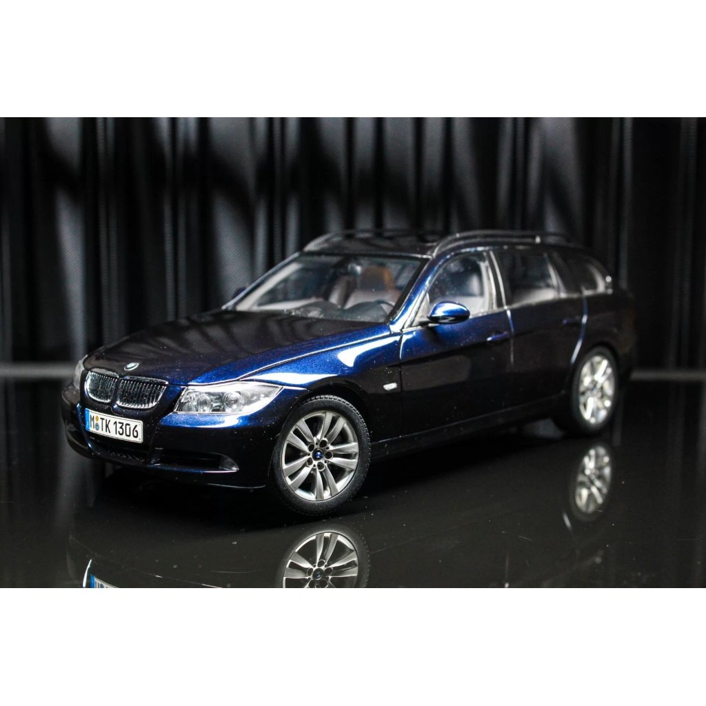 Jingshang BMW Three Series Travel Car Model 1 18 Original Jingshang 1: 18 BMW 3 Series Travel 330i T