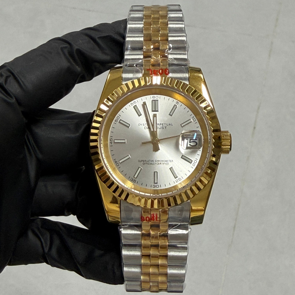 Log Dog Tooth 39mm Mens Room Gold Watch หน้าปัดสีเงินพร้อมการเคลื่อนไหว NH35