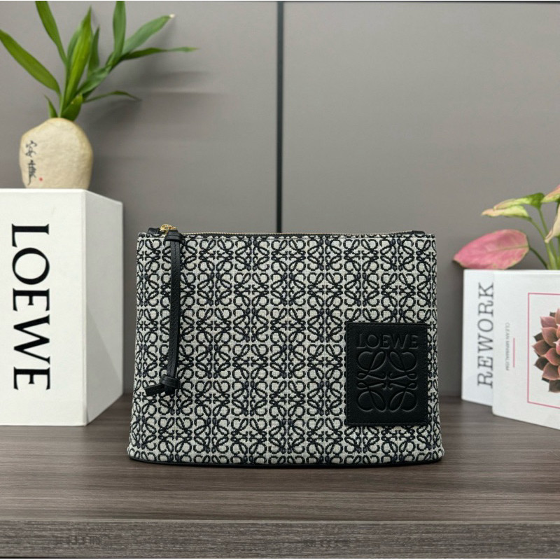 เกรดแท้ | ʟᴇwᴇ กระเป๋า Jacquard Anagram