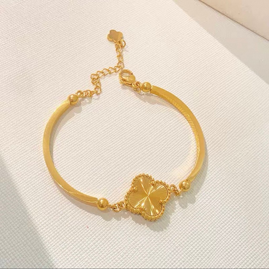 กำไล coquette bracelet สร้อยข้อมือคุณภาพสูง ดีไซน์โคลเวอร์