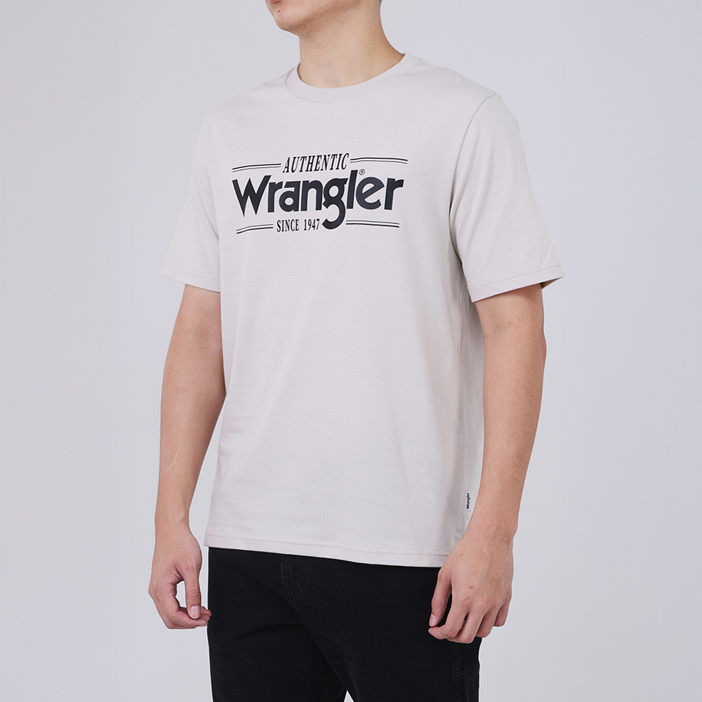 WRANGLER เสื้อยืดแขนสั้นผู้ชาย รุ่น WR S626MTSSF54 สีเบจ รูปที่ 3