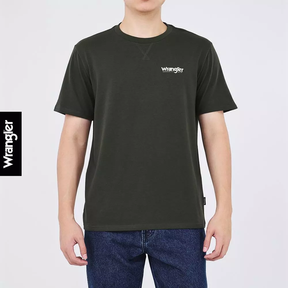 WRANGLER เสื้อยืดแขนสั้นผู้ชาย รุ่น WR SC26MTSSC03 สีเขียวเข้ม