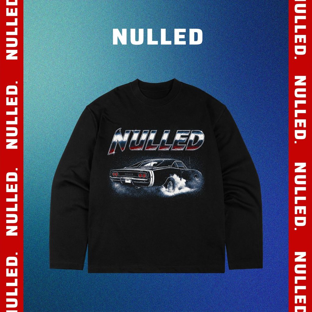 NULLED Speed Racing Tee เสื้อยืดแขนยาวสีดําทรงกล่องสําหรับผู้ชายและผู้หญิง | N-T3102-HC-T16-D