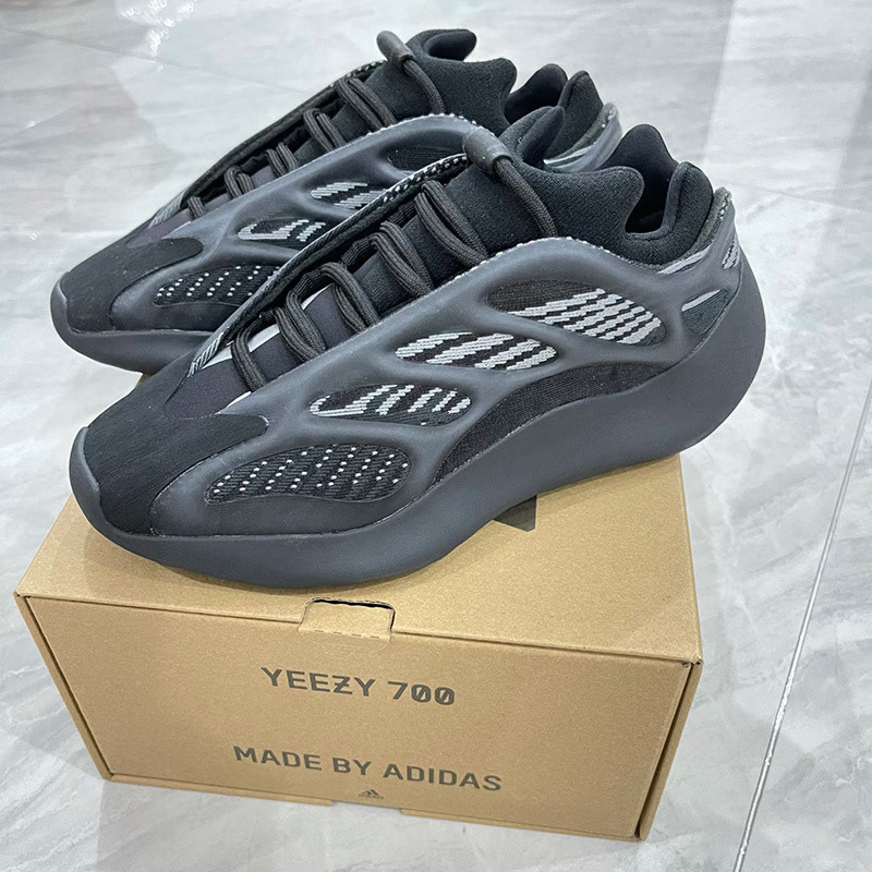 {สไตล์แฟชั่น} Yeezy Boost 700 V3 รองเท้าวิ่งระบายอากาศน้ําหนักเบาผู้ชายผู้หญิงรองเท้าผ้าใบกีฬาลําลอง