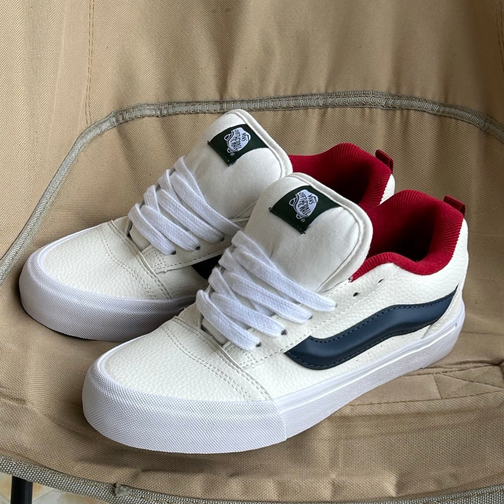 Vans Knu Skool รองเท้าบอร์ดลําลองส้นเตี้ยหนังสีขาวและสีดํา