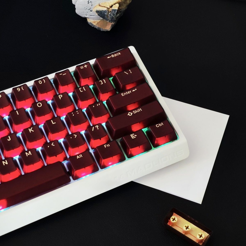 114 คีย์สีแดงโปร่งแสง RGB Backlit Key caps Doule Shot PBT Keycaps OEM โปรไฟล์พุดดิ้ง Keycaps สําหรับ MX Switches คีย์บอร์ด