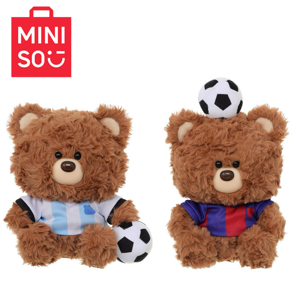 MINISO MINISO MINISO Goods Giford Bear Guardian Series ฟุตบอลนั่งตุ๊กตาอินเทรนด์เล่นหมีตุ๊กตาเสื้อฟุ