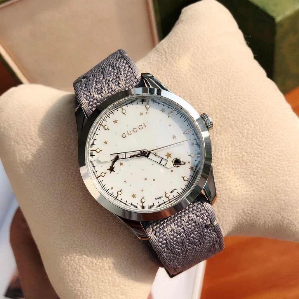 [ของแท้สั่งซื้อต้นฉบับบรรจุภัณฑ์กล่อง] Gucci Gucci Universe Starry Sky Dial Double G ปักผ้าสายไนลอนน