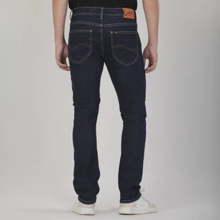 LEE กางเกงยีนส์ผู้ชาย เอวต่ำ ทรงเข้ารูป รุ่น LE S126MRAMF01 สียีนส์เข้ม