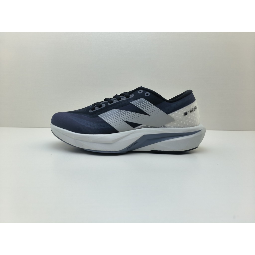 ใหม่ rebel FuelCell rebel V4 วัสดุผ้ารองเท้าวิ่งน้ําหนักเบามาราธอนต่ํา