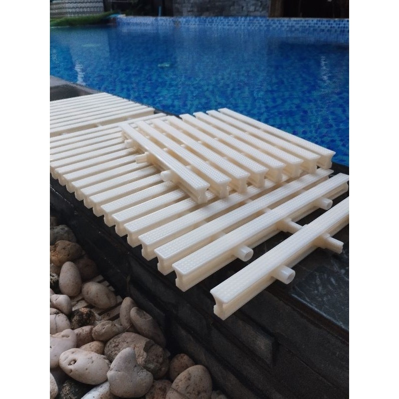 เกรตติง Grating สีครีม/ขาว/ดำ ตะแกรงน้ำล้น แบบ3 แกน สระว่ายน้ำ 1 เมตร ตะแกรงระบายน้ำ งาน…