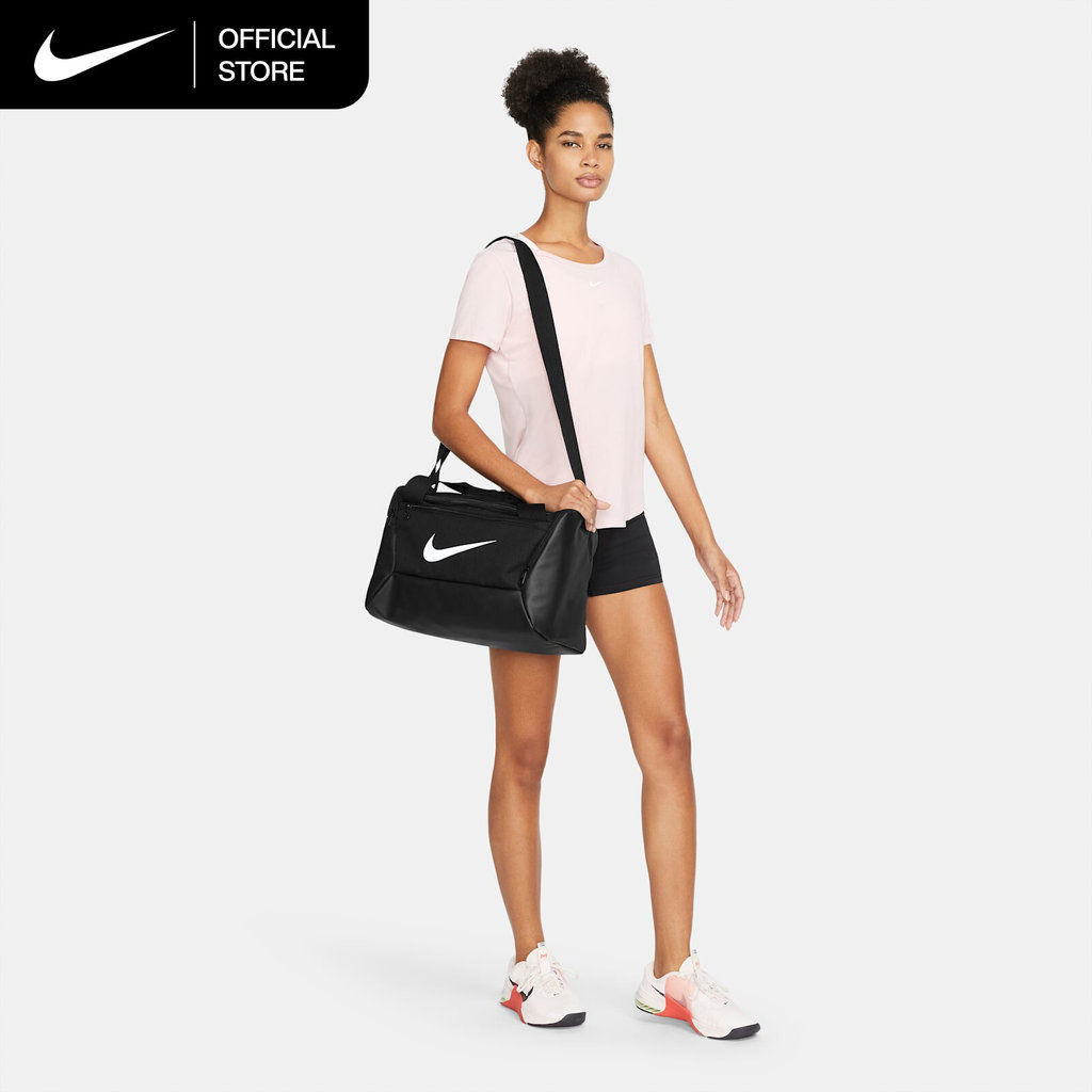 Nike حقيبة رياضية Brasilia 9.5 ‏25 لتر — أسود — صورة 7