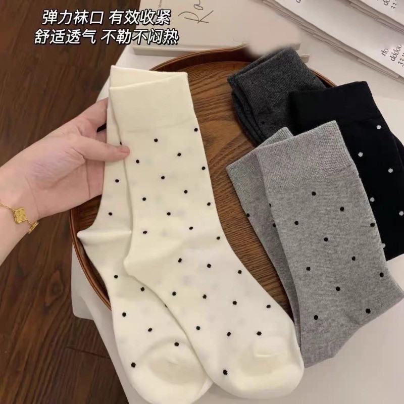 ถุงเท้าท่อกลางลายดอต สไตล์น่ารักสำหรับผู้หญิง สวมใส่สบาย