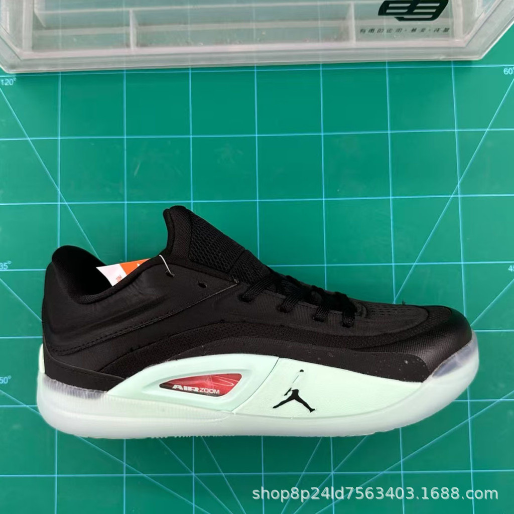 รองเท้าบาสเก็ตบอลผู้ชาย Zion 4 แบบสวมใส่ง่าย กันลื่น และทนต่อการสึกหรอ