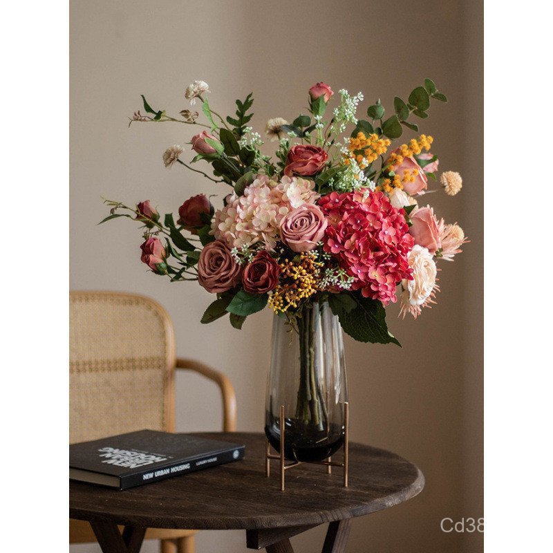 ห้องโมเดล ตกแต่งด้วยดอกไม้ประดิษฐ์และดอกไม้แห้ง สำหรับร้านดอกไม้ ห้องนั่งเล่น และห้องรับประทานอาหาร 