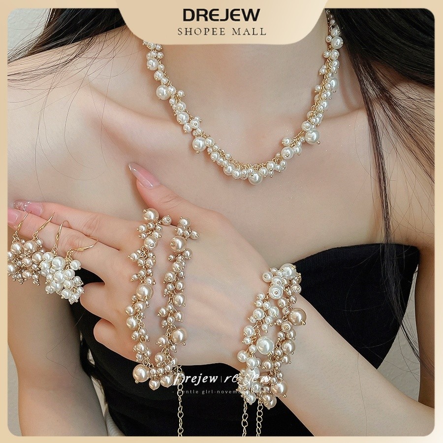 Dreejew Multi Strand เลียนแบบไข่มุกชุดเครื่องประดับรวมทั้งสร้อยคอ Drop ต่างหูและสร้อยข้อมือปรับได้ Gold Tone Elegant เจ้าสาวอุปกรณ์เสริมสําหรับผู้หญิง