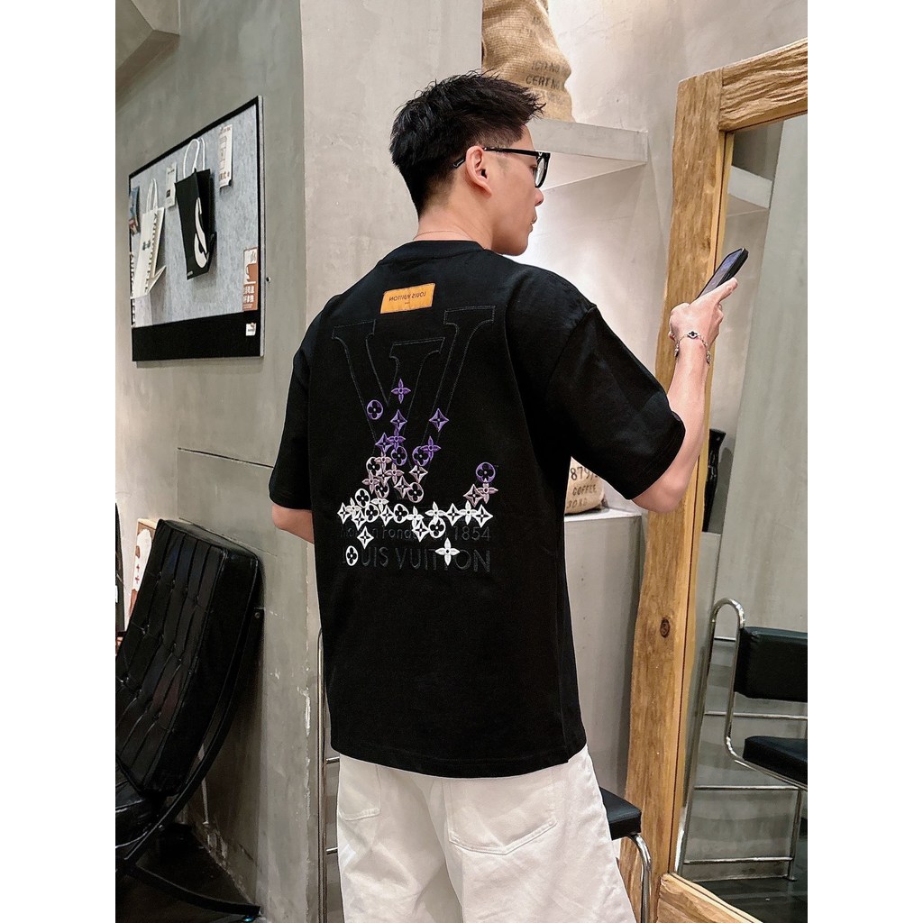 Louis Vuitton Louis Vuitton LV2026 Classic Round Neck Short Sleeve T-Shirt Men Women Style Western S