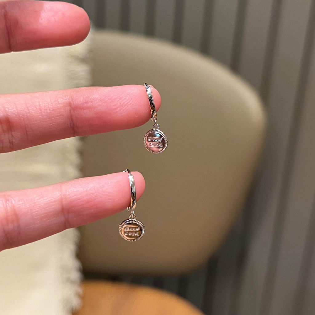 S999 เงินน้ํา de Toilette 风 เงินสี小盘母耳扣高级感หรูหราเรียบง่ายอเนกประสงค์อารมณ์ผู้หญิงS999 เงินแท้สไตล์เย