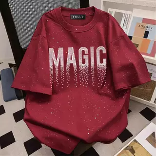 UT shop【ใหม่】🔥เสื้อยืดสีดำ แต่งกากเพชรวิ้งๆ สไตล์ ผ้าคอตตอนนุ่มใส่สบาย แมตช์ง่ายได้ทุกชุด ตรงปก 'MAGIC'