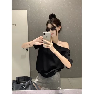 พร้อมส่ง ทรงหลวม เสื้อยืดเปิดไหล่ เสื้อเเขนสั้นผู้หญิง ใส่เเบบเปิดไหล่ได้ ผ้านิ่ม Lalita