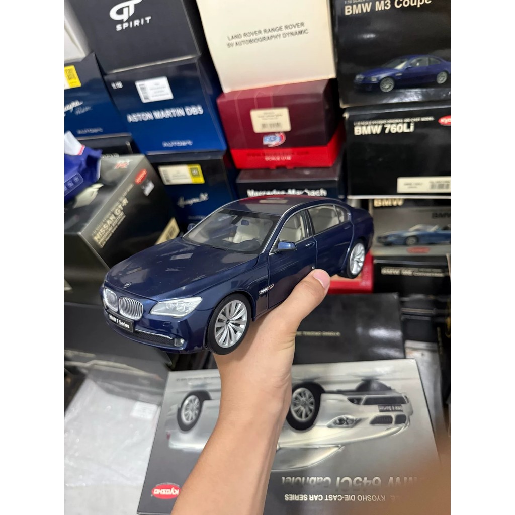 [สต๊อกพร้อมชุดเดียว] 1/18 1: 18 โรงงานเดิม BMW BMW 7 Series 750Li F02 โมเดลรถอัลลอย KYOSHO Japan KYO