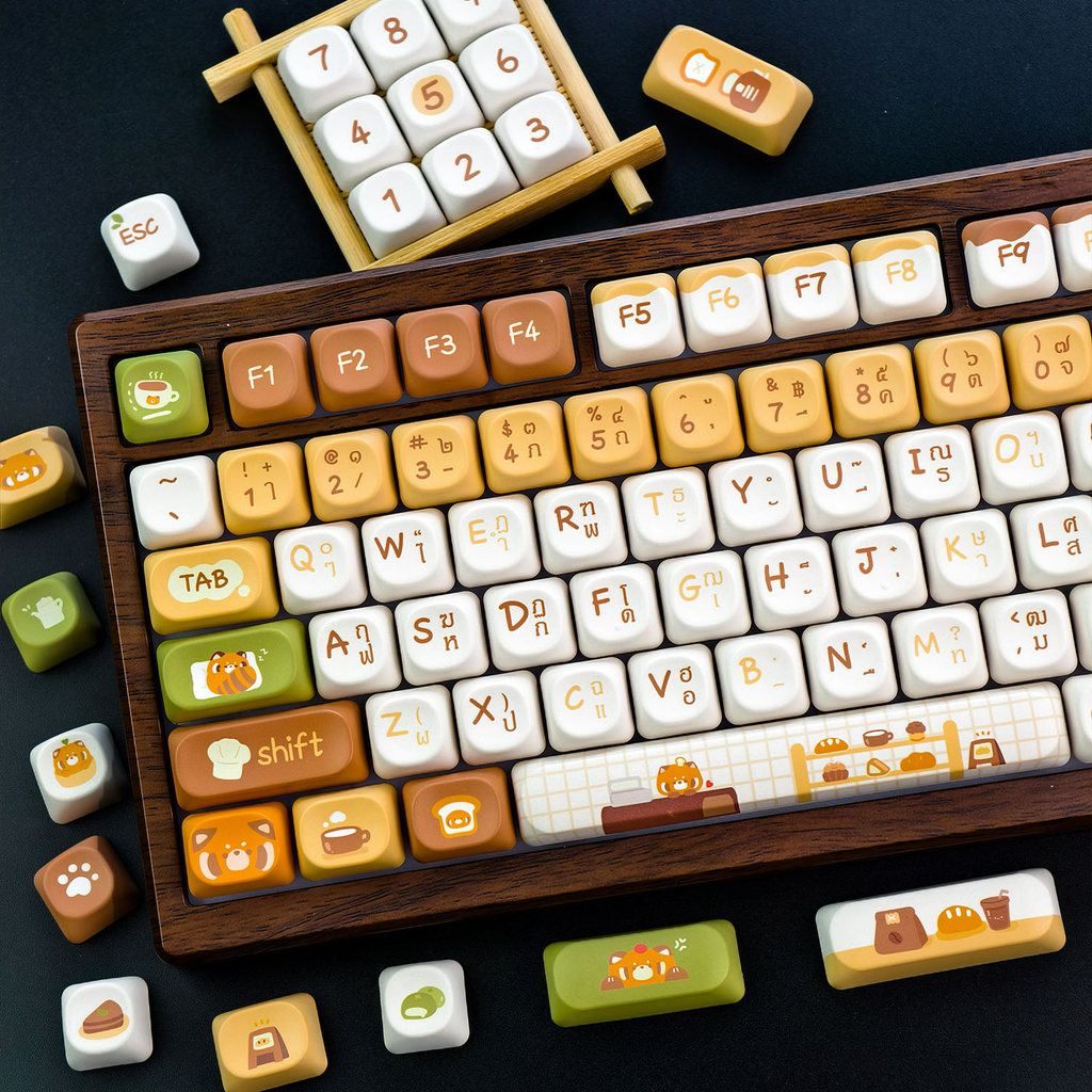 【 ไทย】MAIMOOO Red Panda Cafe Thai Keycap MOA Profile 120 คีย์ PBT Dye Sublimation Aula F75 RK R75 น่ารักการ์ตูนสีน้ําตาล Keycaps ขนมปังเบเกอรี่ Store Red Panda Keycap