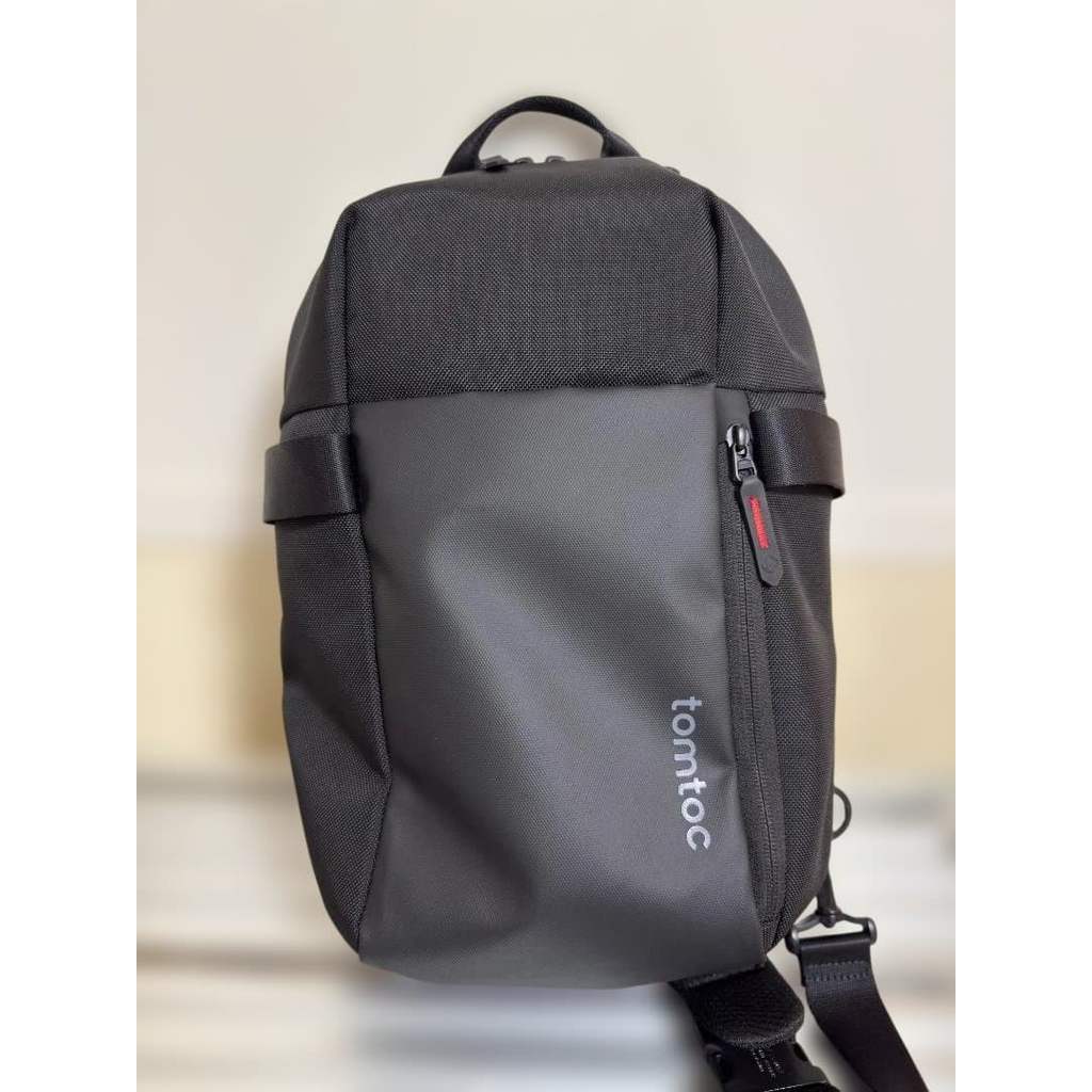 กระเป๋าสะพายข้าง tomtoc Navigator-T24 จากญี่ปุ่น สายสะพายสลับข้างได้ แผ่นตาข่ายระบายอากาศด้านหลัง สี