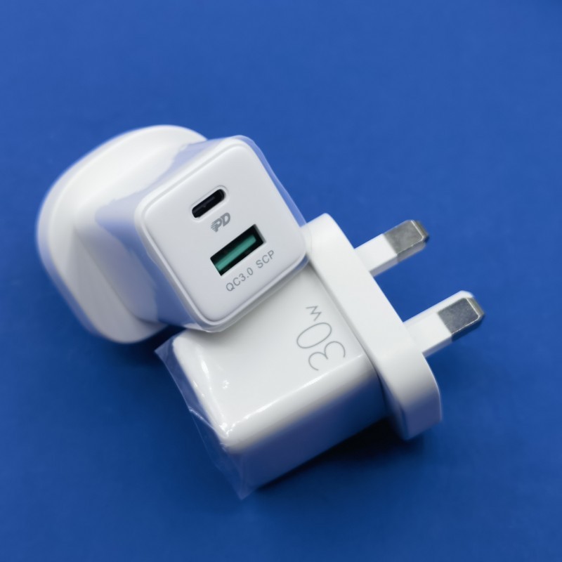 British Standard Hong Kong PD3.0 Fast Charge 30W 60W 65W หัวชาร์จ 5V9V12V PPS เหมาะสําหรับ iPhone16 