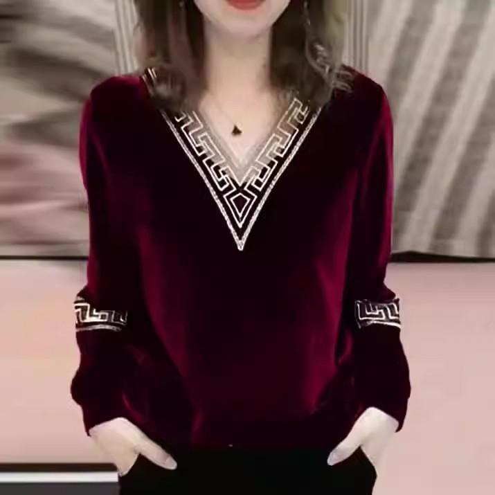 Red Berryเสื้อเชิ้ตกำมะหยี่สีทองเบอร์กันดีสำหรับผู้หญิงฤดูหนาวปี 2025 เสื้อคอวีหลวมไซส์ใหญ่ใหม่99219
