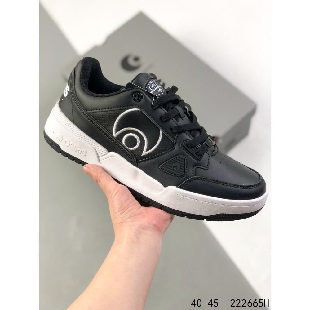OSIRIS รองเท้าผ้าใบกีฬาทรงเตี้ยสำหรับผู้ชาย พื้นต้านการลื่น สีดำ D0CN FK5U