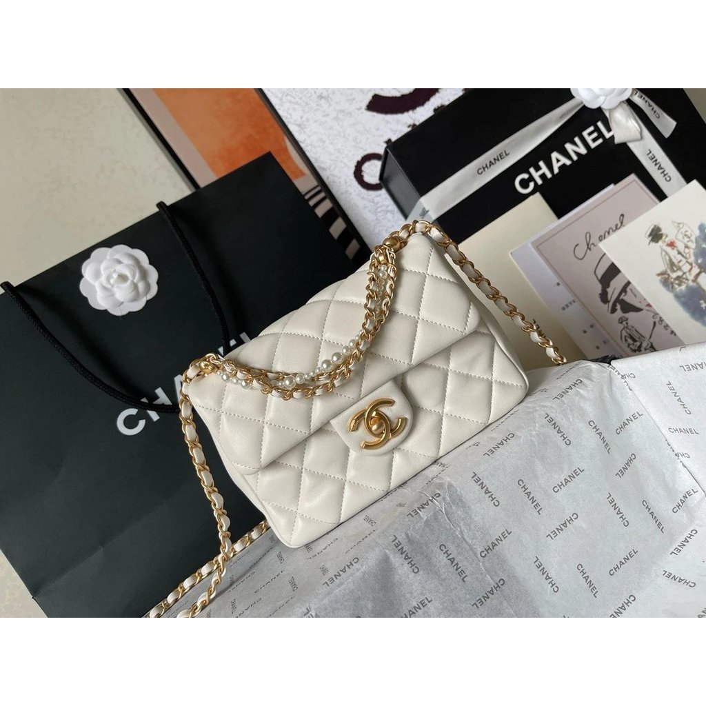 กระเป๋าสะพายสายโซ่ CHANEL