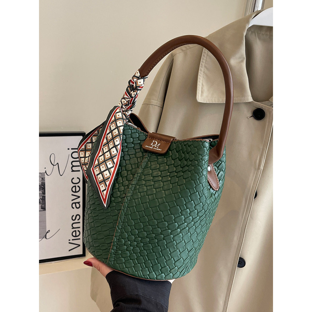 Classic handbag bester brand กระเป๋ กระเป๋าที่ดีที่สุด Diamond Retro Fashion Portable Niche Simple B