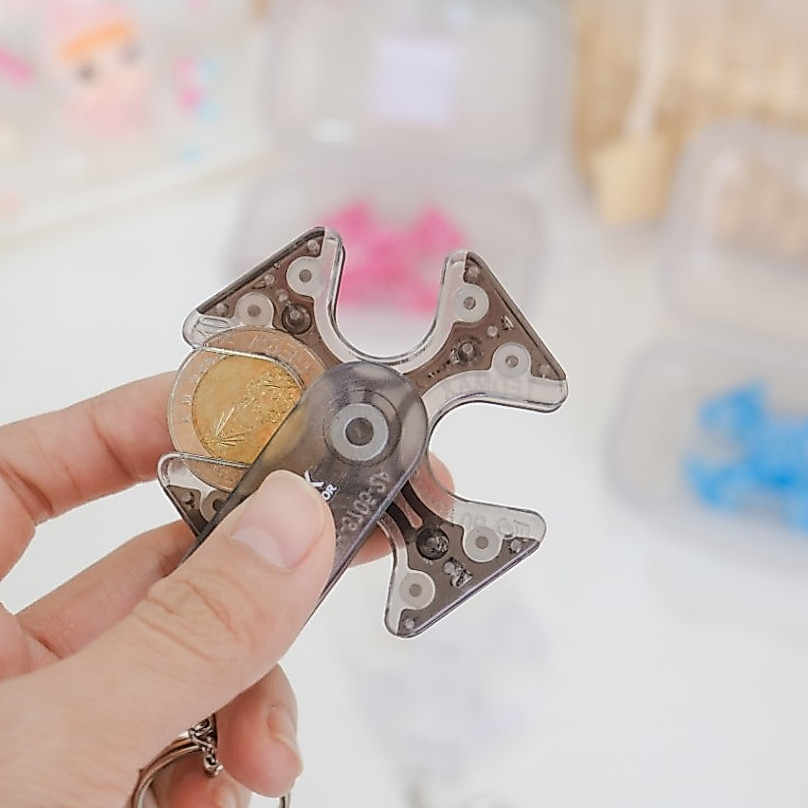 LEOMAX พวงกุญแจเก็บเหรียญปรับหมุน กล่องใส่เหรียญ ที่ใส่เหรียญ รุ่น SPINNER Model CH-6705 สีดำใส