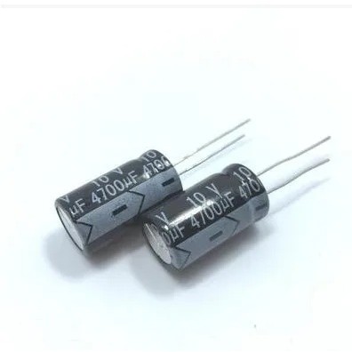 100PCS 4700uF 10V 10V4700UF Radial Electrolytic Capacitor 13x21 มม.